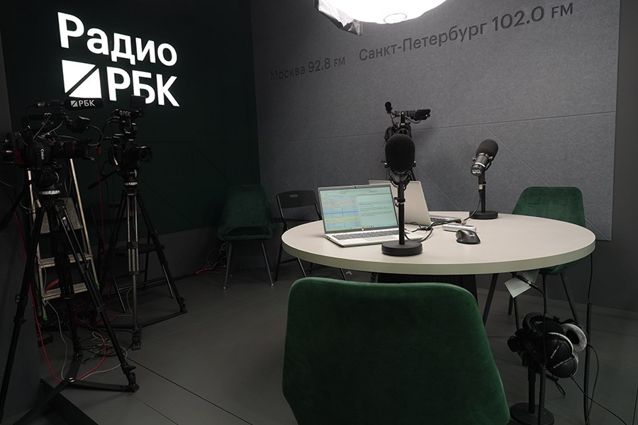 ◻️◻️◻️ На стенде РБК на ПМЭФ-2026, где впервые работает студия Радио РБК и по традиции телестудия РБК, представлена и...