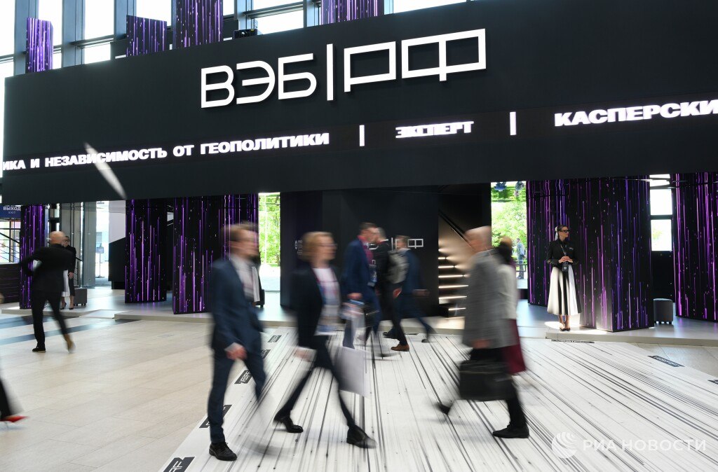 Крупнейшие корпорации и банки России представили свои стенды на ПМЭФ. Яркие решения и современные проекты привлекают...